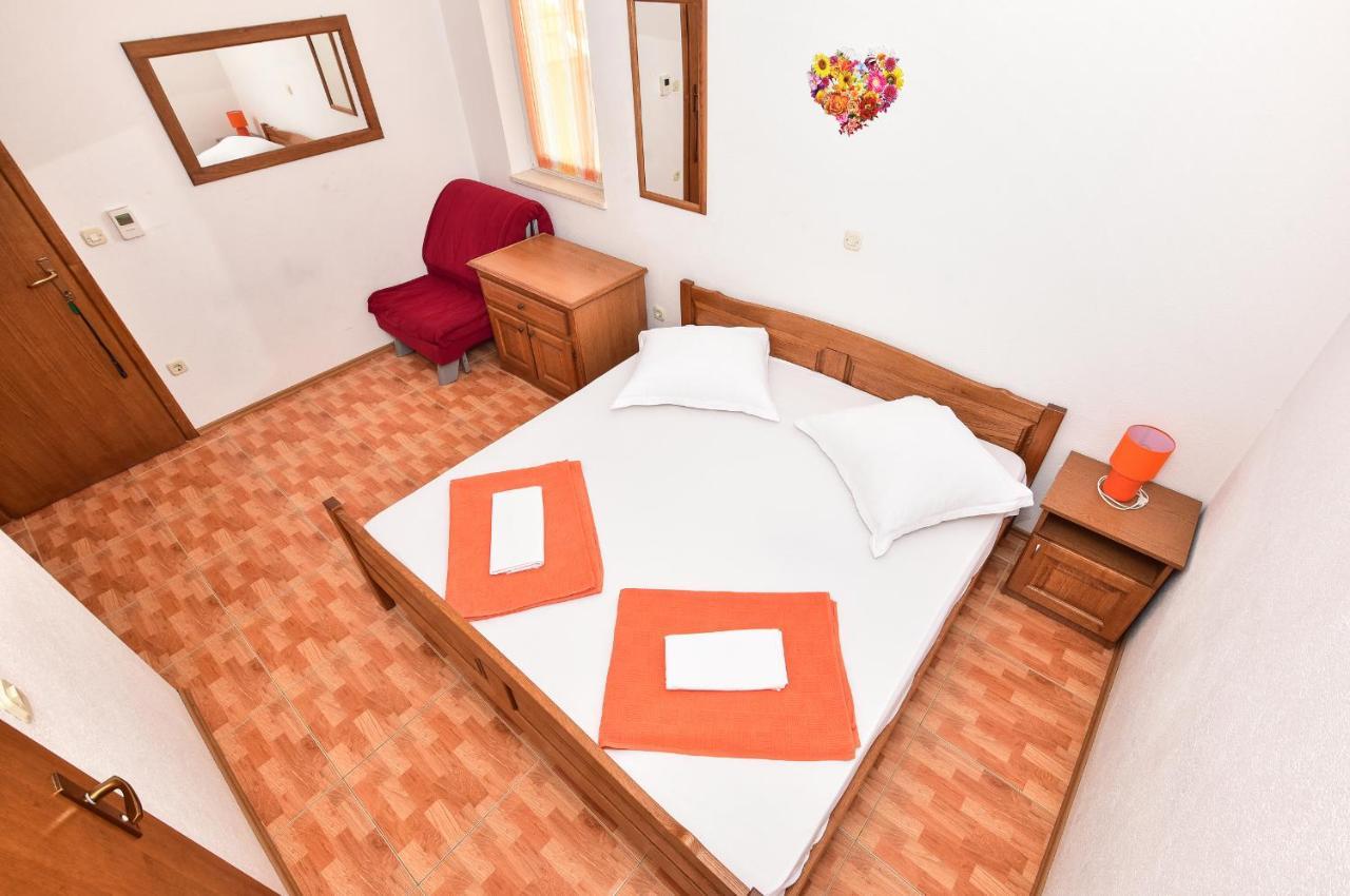 מאקרסקה Apartmani Roso מראה חיצוני תמונה
