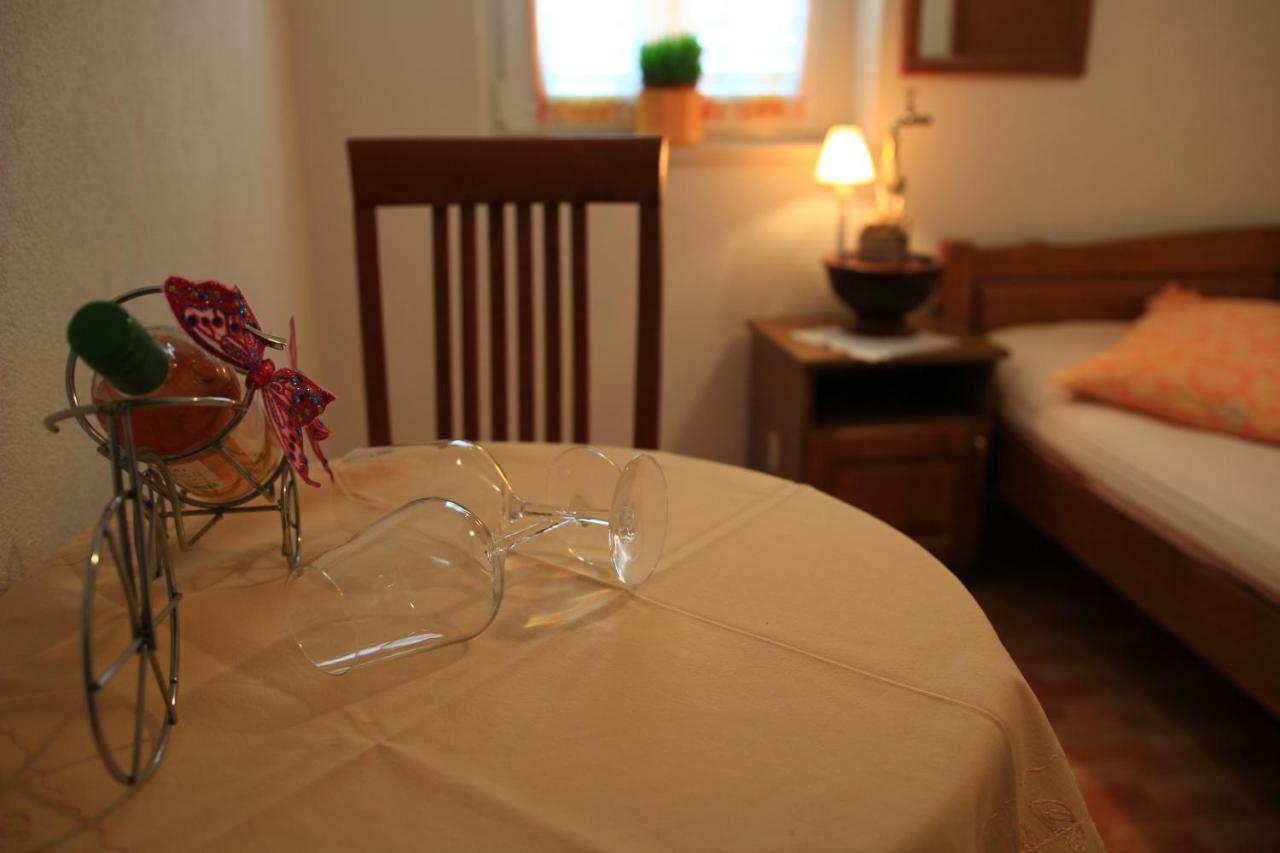 מאקרסקה Apartmani Roso מראה חיצוני תמונה