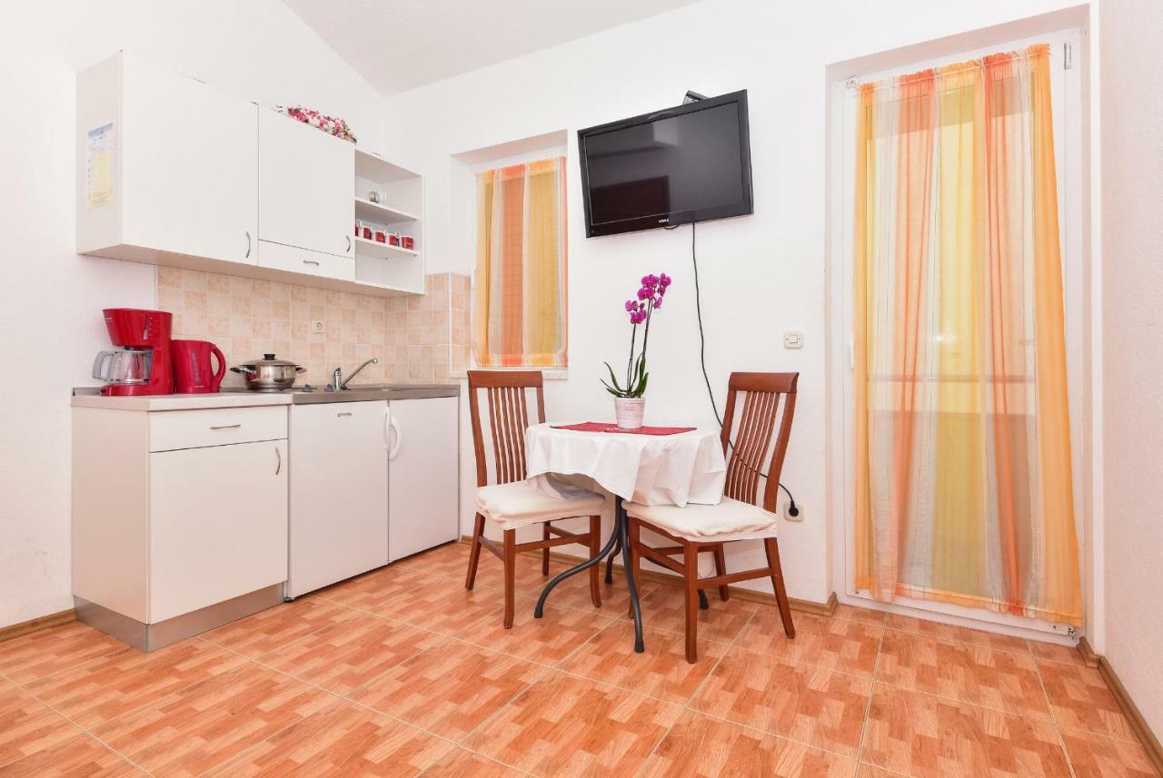 מאקרסקה Apartmani Roso מראה חיצוני תמונה