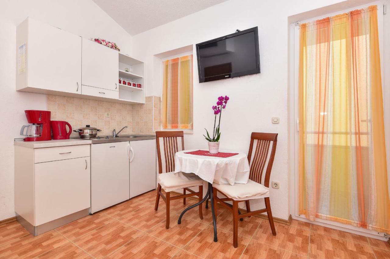 מאקרסקה Apartmani Roso מראה חיצוני תמונה