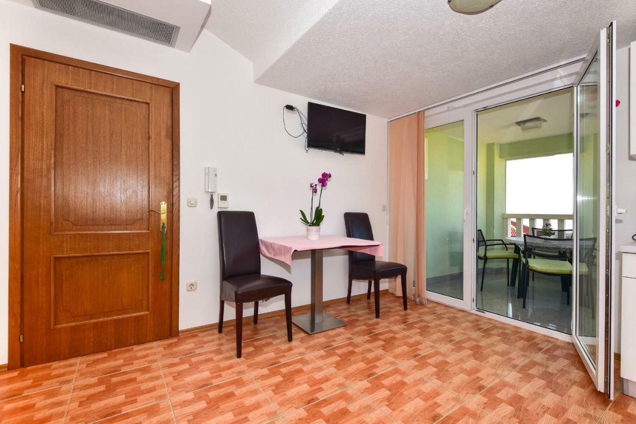 מאקרסקה Apartmani Roso מראה חיצוני תמונה