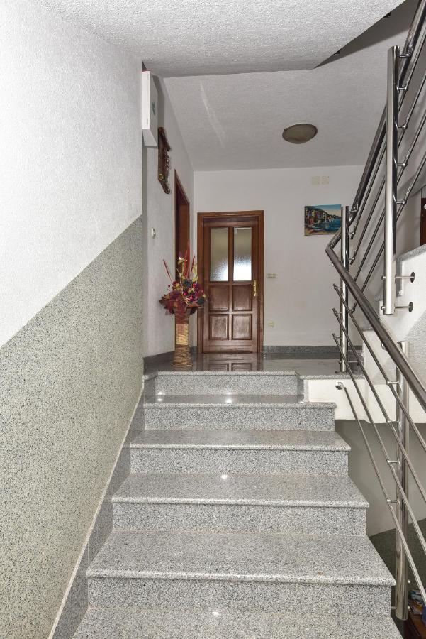 מאקרסקה Apartmani Roso מראה חיצוני תמונה